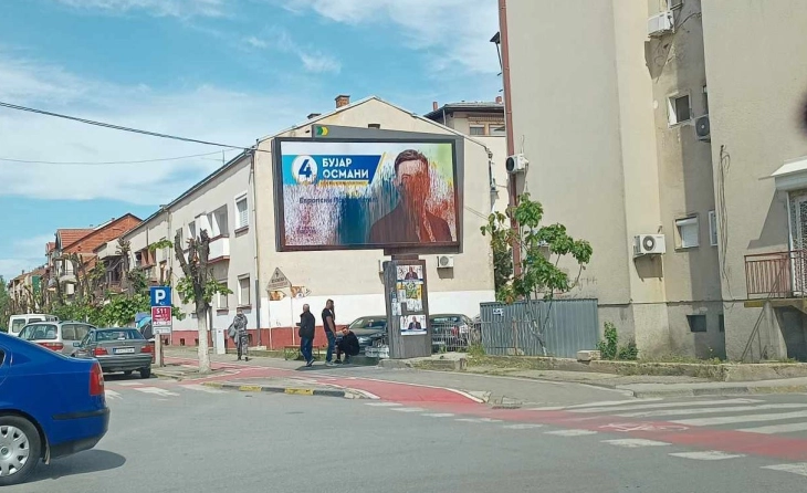 Në Strumicë është dëmtuar një billbord i kandidatit për president Bujar Osmani