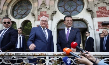 Германскиот претседател оддаде почит на турските мигранти за придонесот во германската економија