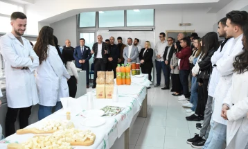 Fakulteti i Teknologjisë Ushqimore dhe të Ushqyerit realizoi punëtori me maturantët e Tetovës
