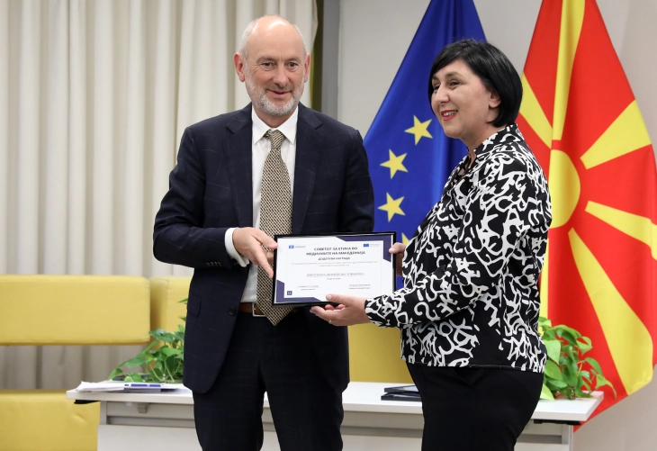 Викторија Димитрова Јованова, дописничка на МИА, ја доби наградата за најдобра сторија за факти и дезинформации за човековата околина на СЕММ
