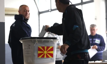 Votimi për president në burgun e Idrizovës po zhvillohet pa probleme