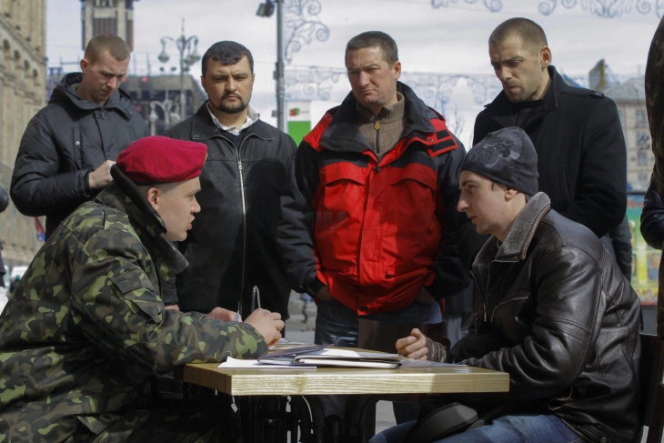 Ukraina ka pezulluar shërbimet konsullore për shtetasit meshkuj të aftë për ushtri jashtë vendit
