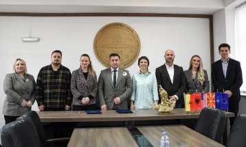 Universiteti i Tetovës dhe Shoqata “TAKT” nënshkruan memorandum bashkëpunimi
