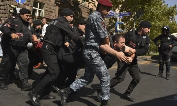 Стотина приведени на протест во Ереван поради разграничувањето со Азербејџан