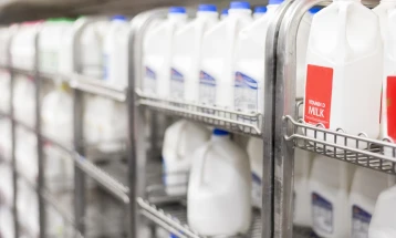 ФДА: Едно од пет пастеризирани пакувања на млеко во САД содржи птичји грип