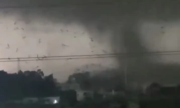 Të paktën pesë persona humbën jetën në tornado në jug të Kinës