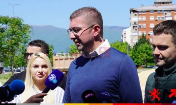 Mickoski: Davkova ka më shumë vota së bashku se dy kandidatët e pushtetit, Pendarovski dhe Osmani