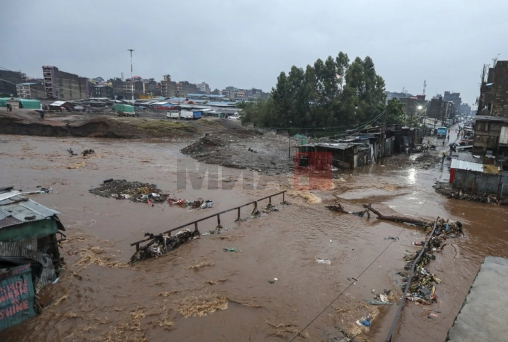 Најмалку 45 лица загинаа при уривање на брана во западна Кенија