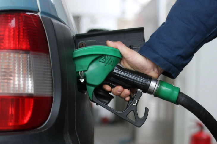 Rënie e qarkullimit në tregtinë me pakicë të karburanteve për automobila