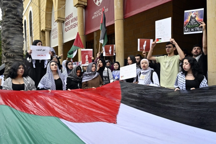 Студентски протест во Бејрут за подршка на Палестинците во Појасот Газа