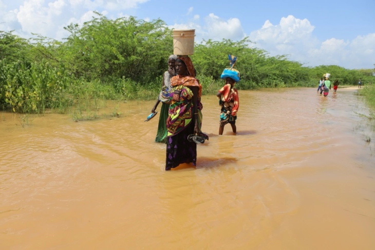 Flood death toll over 300 in east Africa as rains set to continue