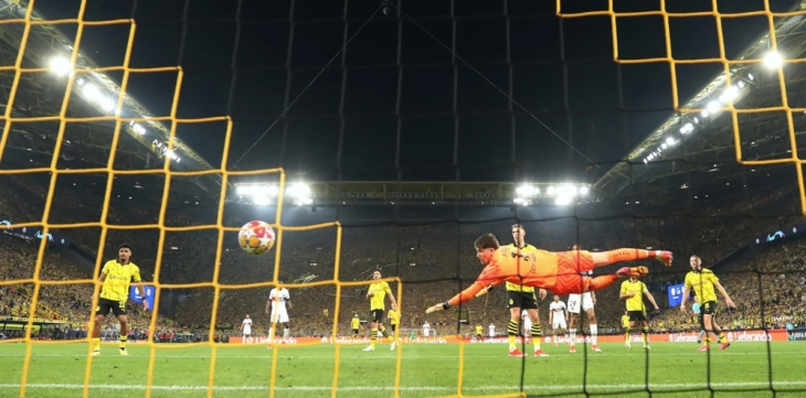 Borusia Dortmundi ka fituar PSZh-në në ndeshjen e parë të gjysmëfinales në Ligën e Kampionëve