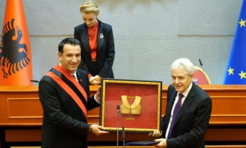 Ali Ahmeti shpallet Qytetar nderi i Tiranës