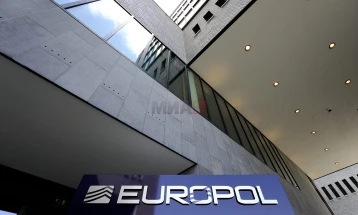 Arrestohen 21 persona   në një aksion të Europolit për mashtrim në koll-qendra