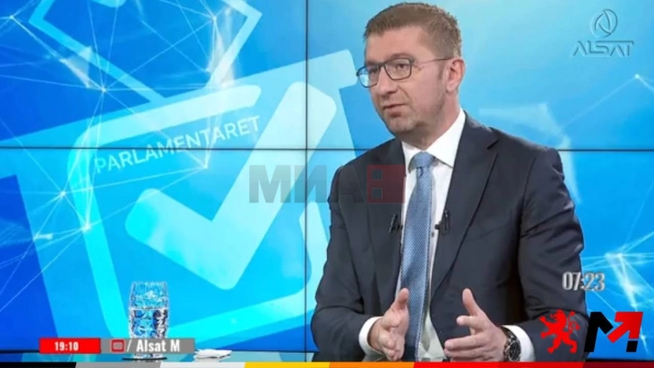 Mickoski: BDI blen vota dhe mbush kuti, por nuk u ikë vendi në opozitë
