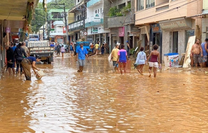Më shumë se 30 persona e kanë humbur jetën në përmbytjet në Brazil, 60 persona rezultojnë të zhdukur