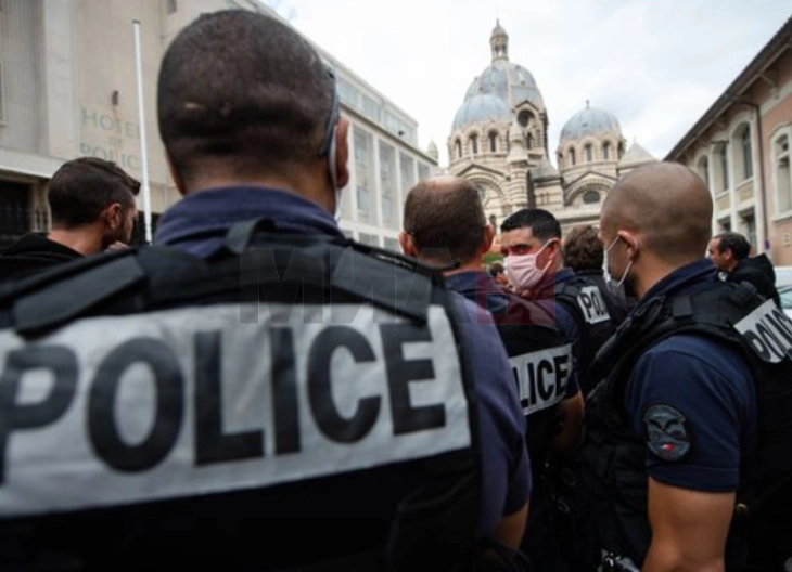 Policia i shpërndau aktivistët propalestinezë nga një ndërtesë e universitetit në Paris