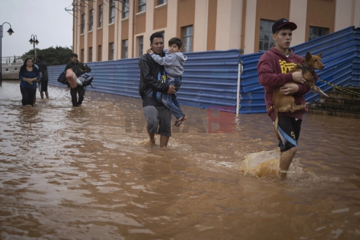 Të paktën 39 viktima, dhjetëra të zhdukur në përmbytjet në Brazilin jugor