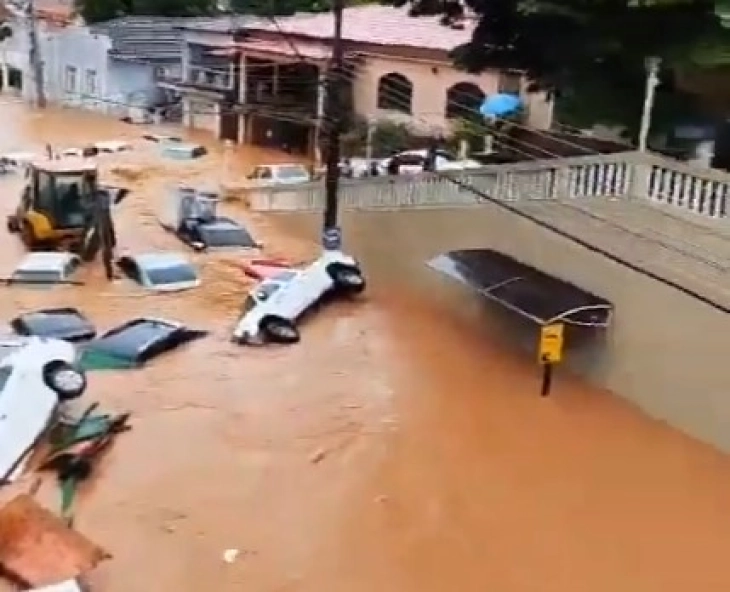 Најмалку 66 загинати и 101 исчезнато лице во поплавите во Бразил