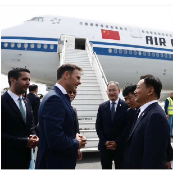 Кинеските министри пристигнаа во Белград каде беа пречекани од вицепремиерот Синиша Мали