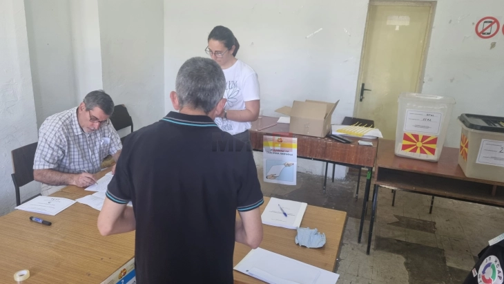 Во Штип двојните избори почнаа на 74 избирачки места