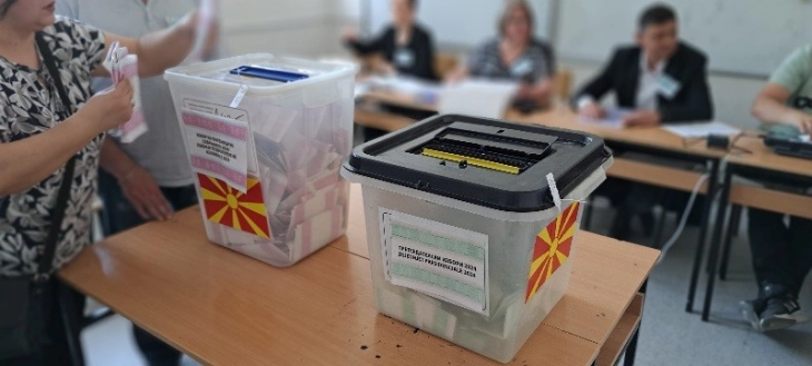 Во Општина Тетово до 13 часот за пратеници гласале 24,61 отсто, за претседател 14,87 проценти