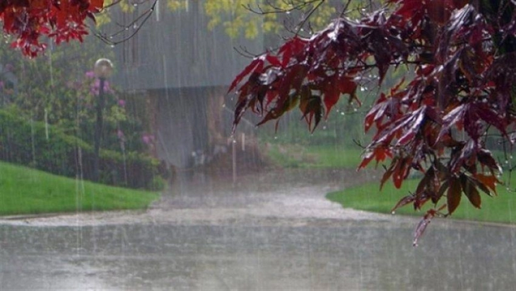 ЦУК апелира попладне на внимателност поради локална нестабилност, пороен дожд,  силни електрични празнења и засилен ветер