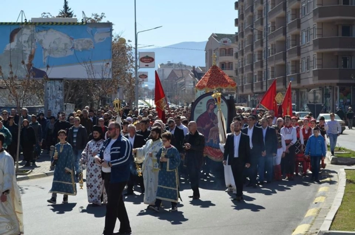 Свечена литија со иконата на Пресвета Богородица Брзопослушница во Струмица