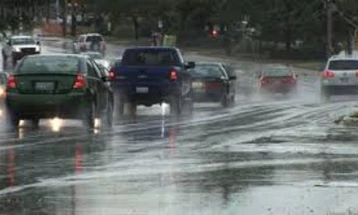 Traffic: Mainly wet roads, no border delays
