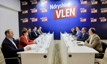 Në zyrat qendrore të VLEN-it u mbajt takim mes koalicionit VLEN dhe VMRO-DPMNE-së
