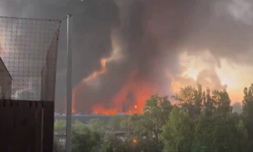 Трговски центар во Варшава со 1.400 продавници изгоре во пожар