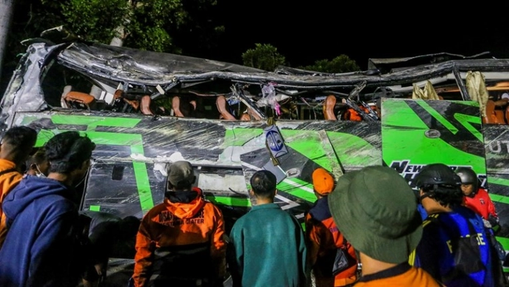Aksident i rëndë i komunikacionit në Indonezi, jetën kanë humbur 11 persona