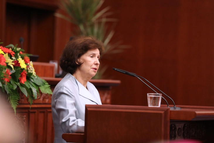 Siljanovska-Davkova addresses Parliament, dedicates inauguration speech to women
