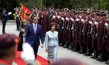 Сиљановска-Давкова го почна претседателскиот мандат, реакции за „Македонија“ по инаугурацијата