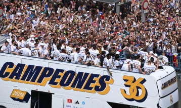 Навивачите на Реал скандираа: Мбапе и „Златна топка“ за Винисиус“ за време на шампионската парада