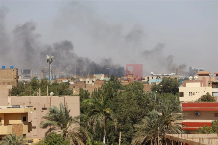 Судан: Пожари во 72 села минатиот месец користени како оружје во војната
