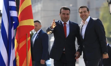 Телефонски разговор Ципрас-Заев: Ја истакнале важноста на почитувањето на Договорот од Преспа