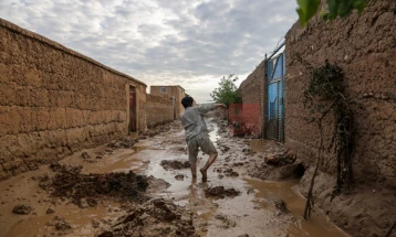 Vazhdojnë kërkimet për të zhdukurit pas përmbytjeve shkatërruese në Afganistan