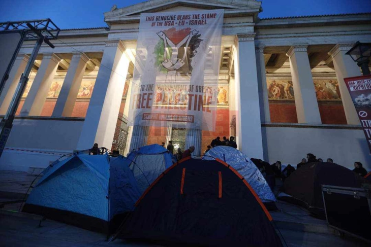 Studentët grek në Selanik dhe Athinë mbajtën protestë të qetë gjatë natës në mbështetje të Palestinës