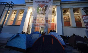 Studentët grek në Selanik dhe Athinë mbajtën protestë të qetë gjatë natës në mbështetje të Palestinës