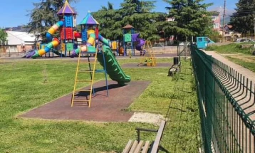 Пролетно чистење на спортските и детски игралишта и други површини  во Дебар