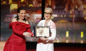 Мерил Стрип ја доби почесната Златна палма на отворањето на Канскиот филмски фестивал