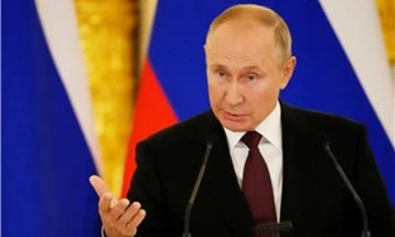 Путин: Руските сили напредуваат на сите фронтови во Украина