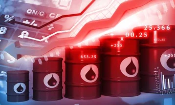 Резервите на нафта во САД се намалиле многу повеќе од очекуваното, намалена е и инфлацијата