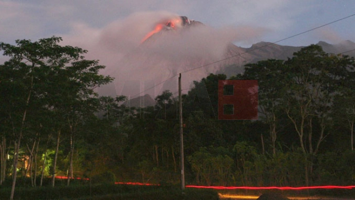 Indonezia ka ngritur alarmin për vullkanin Ibu në nivelin më të lartë