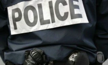 Policia franceze ka vrarë një burrë të armatosur, i cili është përpjekur t'ia vë flakën një sinagoge