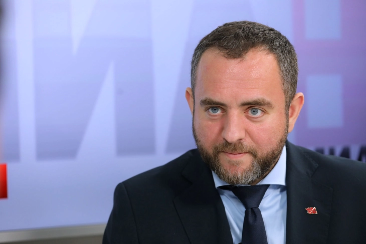 Тошковски: Лишен од слобода виш аналитичар во СВР Скопје, фатен со над 10 илјади евра од сторена измама