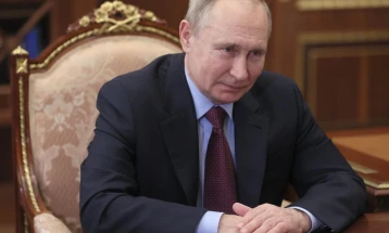 Путин одржа состанок за поплавите и пожарите во Русија