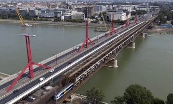 Две лица го загубија животот, а пет се водат за исчезнати во судар на крузер и чамец на Дунав кај Будимпешта