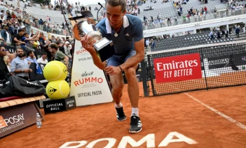 Zverev wins Rome title to warm up nicely for French Open